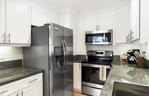 Lakeview Apartment | Landing at Villaggio on Yarrow Bay - 1 Bedroom in Lakeview