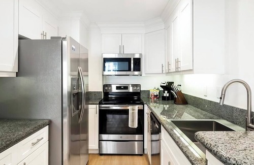 Lakeview Apartment | Landing at Villaggio on Yarrow Bay - 1 Bedroom in Lakeview