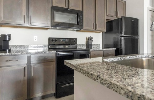 Eastwood Village Apartment | Landing | Beautiful 1BD, Clubhouse, Rooftop Lounge