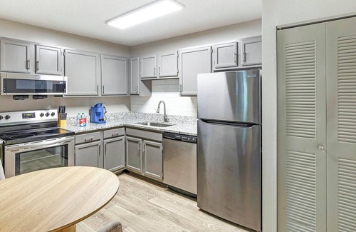 Huntsville Apartment | Landing | Beautiful 1BD, Pool, Clubhouse
