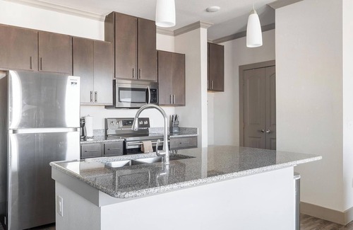 Manor Apartment | Landing | Beautiful 1BD, Gym, Courtyard
