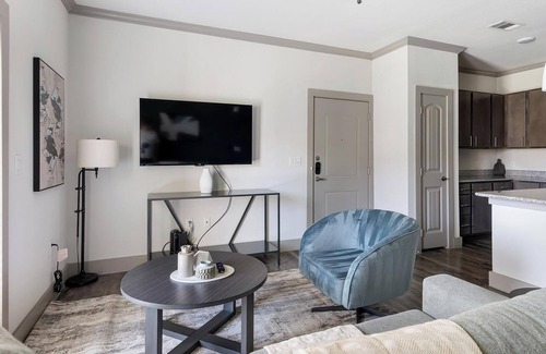 Manor Apartment | Landing | Beautiful 1BD, Pool, Courtyard