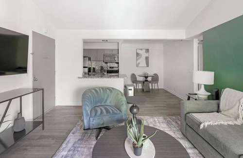 Green Hills Apartment | Landing | Beautiful 1BD, Courtyard, Pool