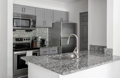 Green Hills Apartment | Landing | Beautiful 1BD, Courtyard, Pool