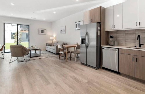 Richmond Apartment | Landing | Beautiful 1BD, Clubhouse, Rooftop Lounge