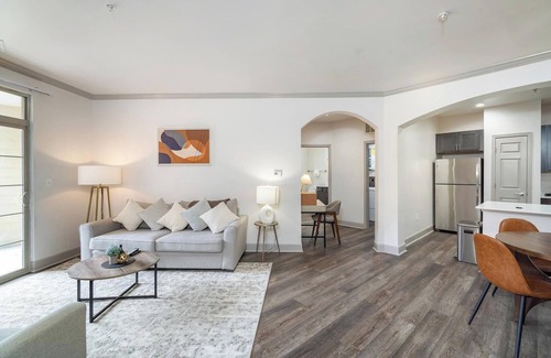 Corryville Apartment | Landing | Beautiful 2BD, Pool, Clubhouse