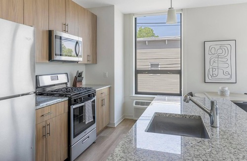 Carteret Apartment | Landing | Beautiful 2BD, Courtyard, Gym