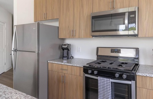 Carteret Apartment | Landing | Beautiful 2BD, Courtyard, Gym