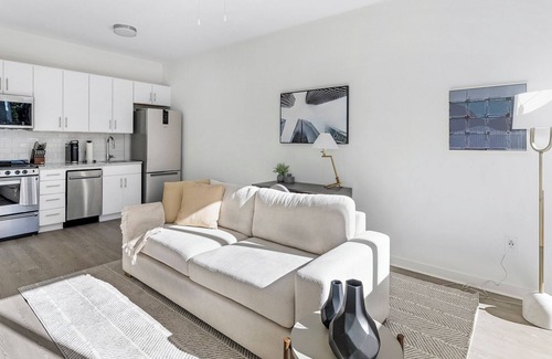 Five Points South Apartment | Landing | Beautiful Studio, Rooftop Lounge, Gym