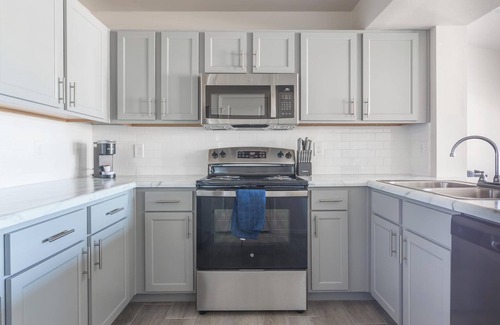 Broken Arrow Apartment | Landing | Beautiful 1BD, Game Room, Gym