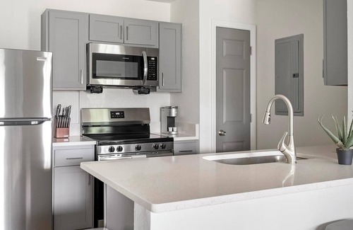 Murfreesboro Apartment | Landing | Beautiful 1BD, Clubhouse, Courtyard