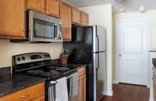 Sweetbriar Apartment | Landing | Chic 1BD, Gym, Courtyard