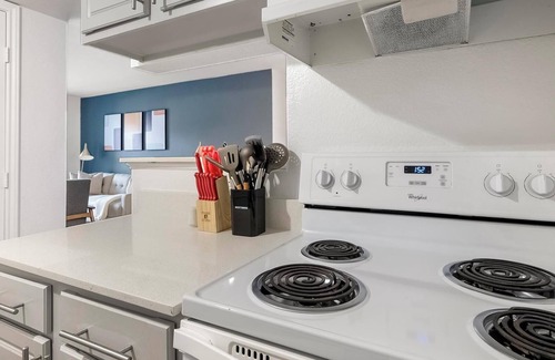 Windsor Park Apartment | Landing | Chic 1BD, Gym