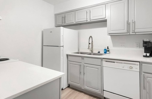 Windsor Park Apartment | Landing | Chic 1BD, Gym
