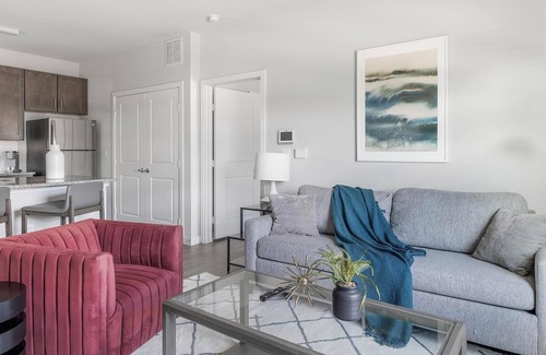 Dallas Apartment | Landing | Chic 1BD, Pool, Gym