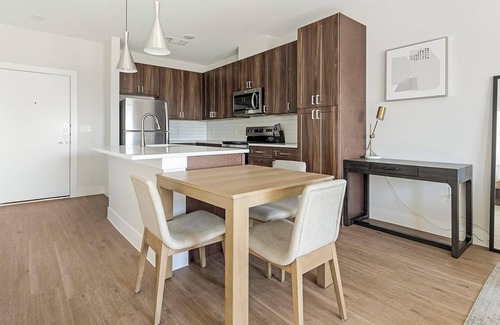 Seguin Apartment | Landing | Chic 1BD, Pool, Gym