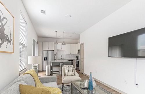 Fort Worth Apartment | Landing | Chic 1BD, Yoga Studio, Pool