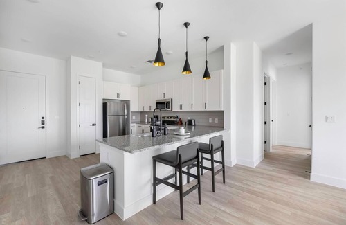 Denton Apartment | Landing | Chic 3BD in Denton