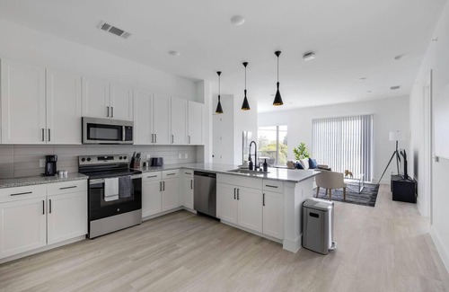 Denton Apartment | Landing | Chic 3BD in Denton