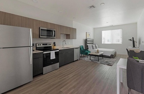 Goodyear Apartment | Landing | Chic Studio, Gym, Courtyard