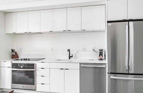 Sugar House Apartment | Landing | Incredible Studio, Gym, Rooftop Lounge