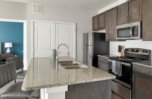 Dallas Apartment | Landing | Incredible 1BD, Pool, Gym