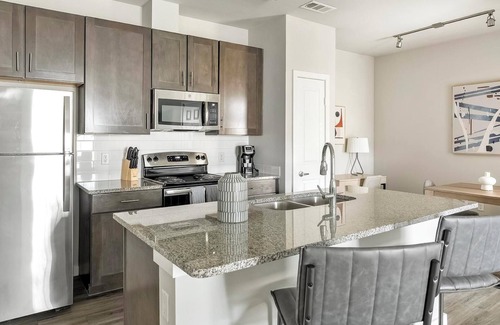 Dallas Apartment | Landing | Incredible 1BD, Pool, Gym