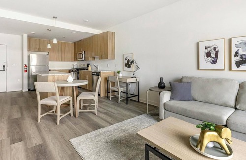 Carteret Apartment | Landing | Incredible 1BD, Courtyard, Gym