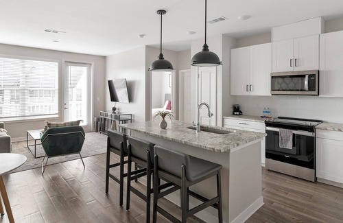 Huntsville Apartment | Landing | Incredible 2BD, Pool, Gym