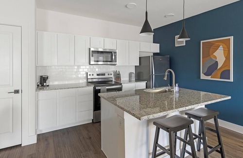 Venus Apartment | Landing | Incredible 2BD, Gym, Pool