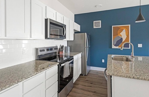 Venus Apartment | Landing | Incredible 2BD, Gym, Pool