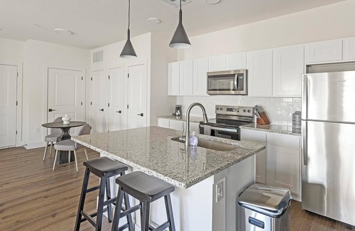 Venus Apartment | Landing | Incredible 2BD, Gym, Pool
