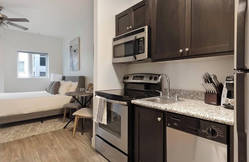 Pearl District Apartment | Landing | Incredible Studio, Courtyard, Gym