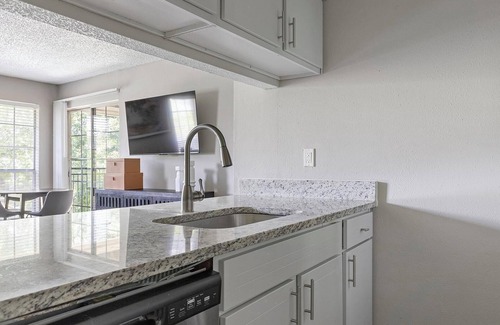 Royal Ridge Apartment | Landing | Incredible 1BD, Clubhouse, Gym