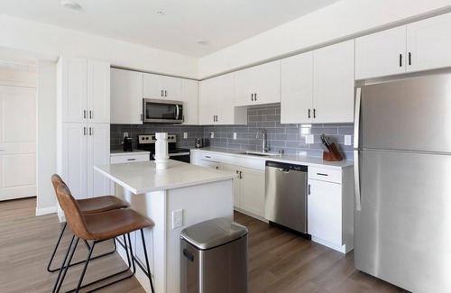 Townsite Apartment | Landing | Modern 1BD, Pool, Rooftop Lounge