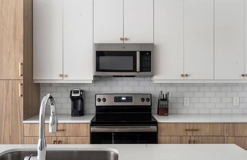 Austin Apartment | Landing | Modern 1BD, Pool, Clubhouse