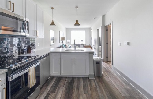 Nashville Apartment | Landing | Modern 1BD, Rooftop Lounge, Gym
