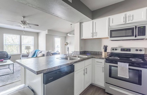 Broken Arrow Apartment | Landing | Modern 1BD, Courtyard, Gym