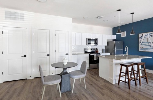 Venus Apartment | Landing | Modern 2BD, Clubhouse, Gym