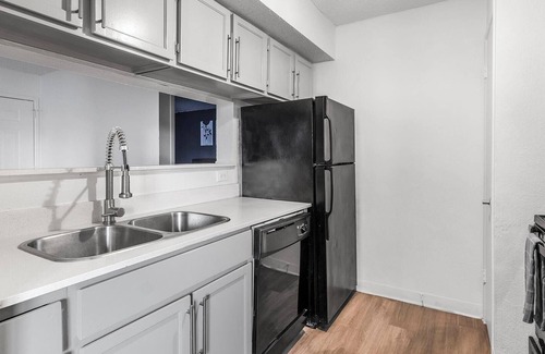 Windsor Park Apartment | Landing | Modern 2BD, Gym