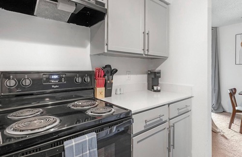 Windsor Park Apartment | Landing | Modern 2BD, Gym