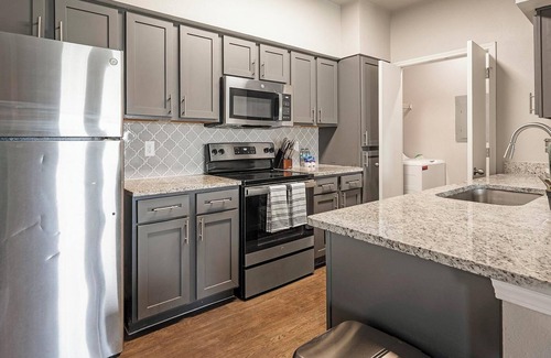 San Antonio Apartment | Landing | Modern 2BD, Clubhouse, Gym