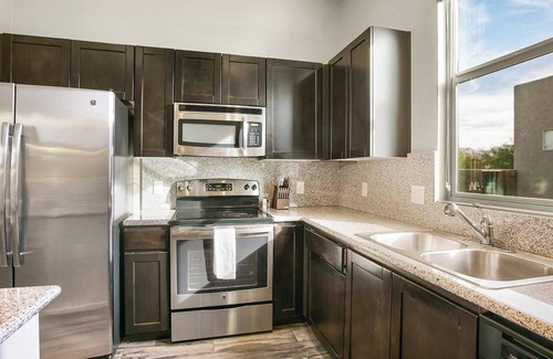 St. Johns Apartment | Landing | Modern 3BD, Gym