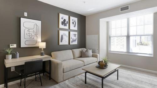 Worthington Apartment | Landing Modern Apartment with Amazing Amenities (ID8750X25)