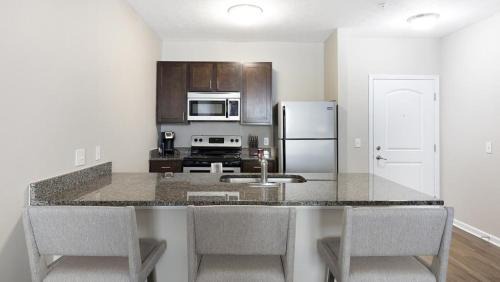 Worthington Apartment | Landing Modern Apartment with Amazing Amenities (ID8750X25)