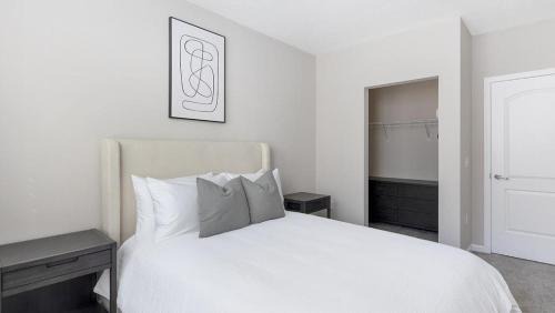 Worthington Apartment | Landing Modern Apartment with Amazing Amenities (ID8750X25)