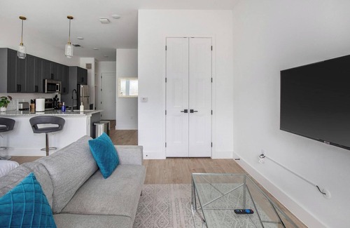 Denton Apartment | Landing | Modern Studio, Gym