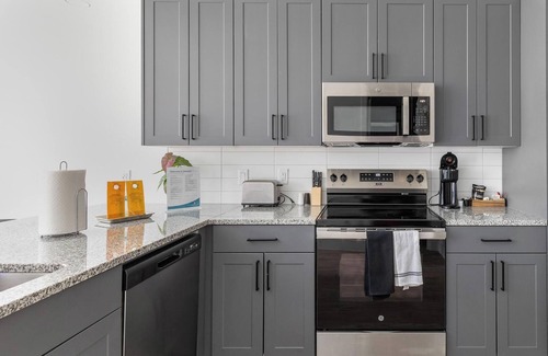 Denton Apartment | Landing | Modern Studio, Gym