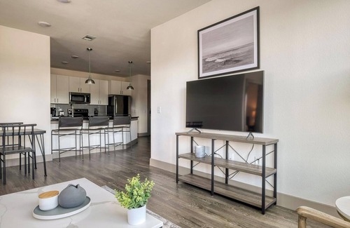 Conroe Apartment | Landing | Spectacular 2BD, Pool, Clubhouse