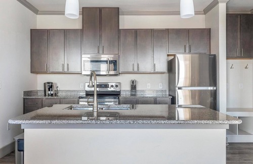 Manor Apartment | Landing | Spectacular 1BD, Courtyard, Pool